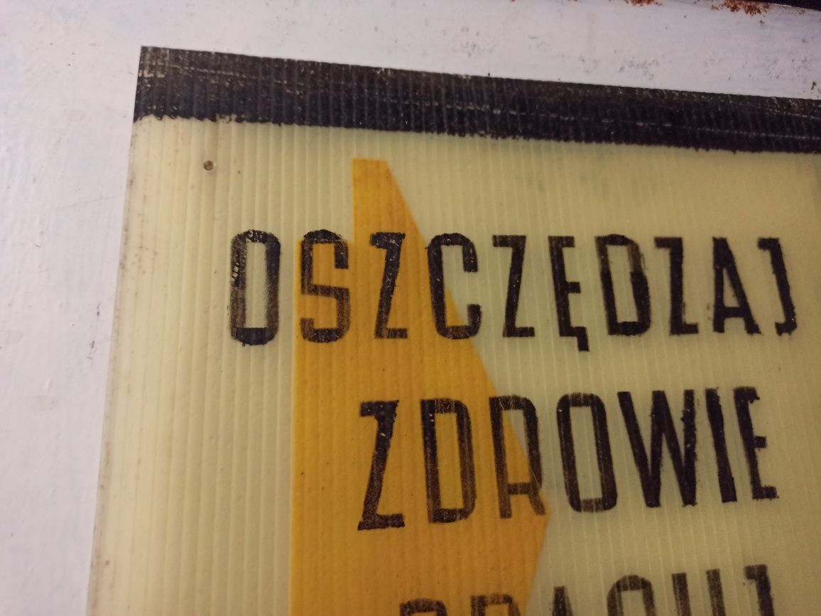 Stara tablica na tworzywie PRL