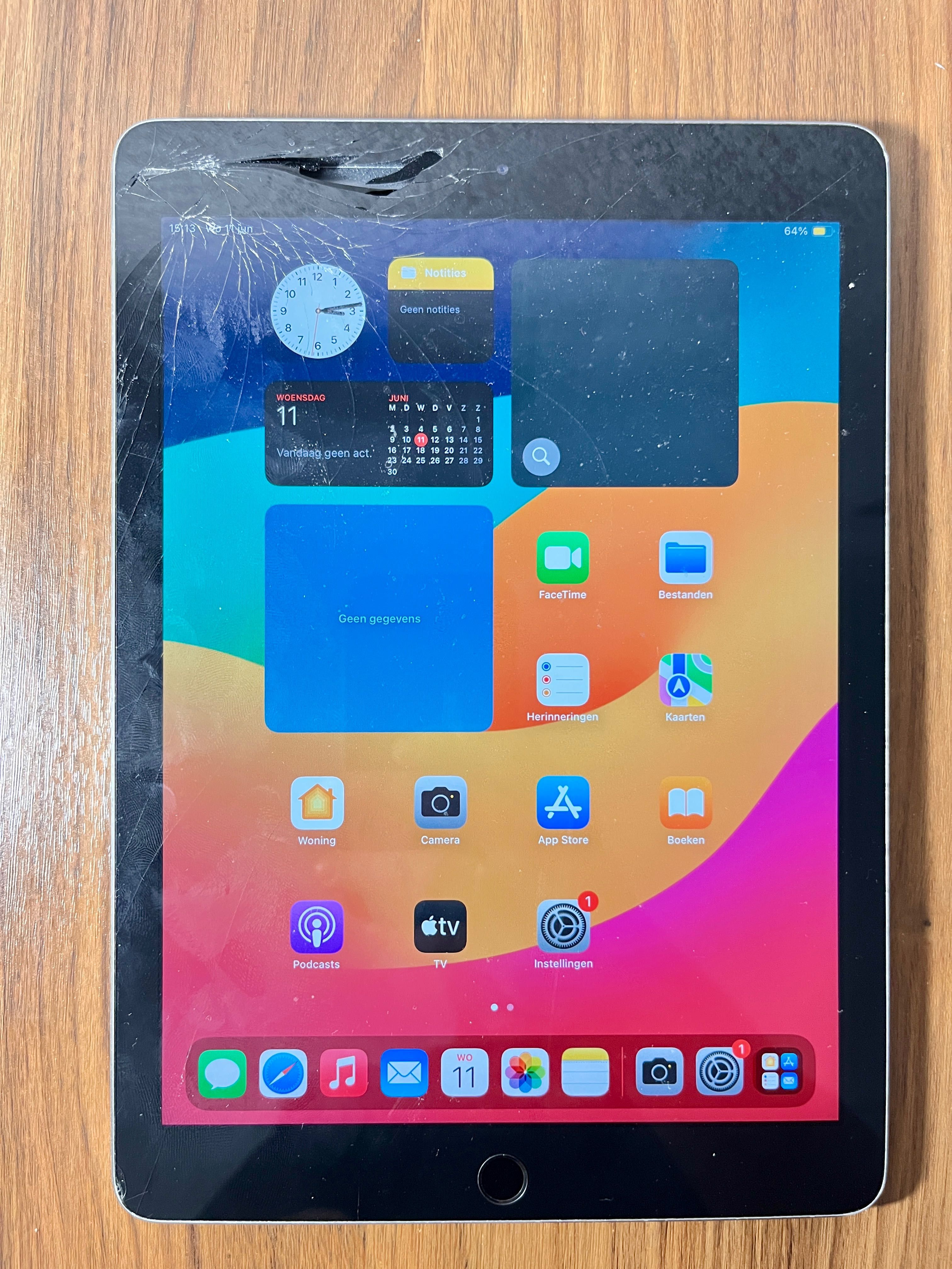 Лот 10 iPad - цілі та биті(під ремонт або запчастини)