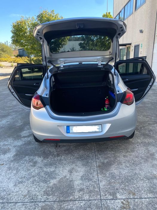 Opel astra j  2010
