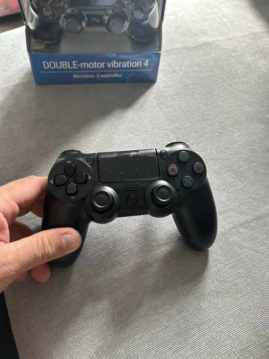 Playstation 4  slim 1 tb com 2 comandos novos + 1 jogo de brinde