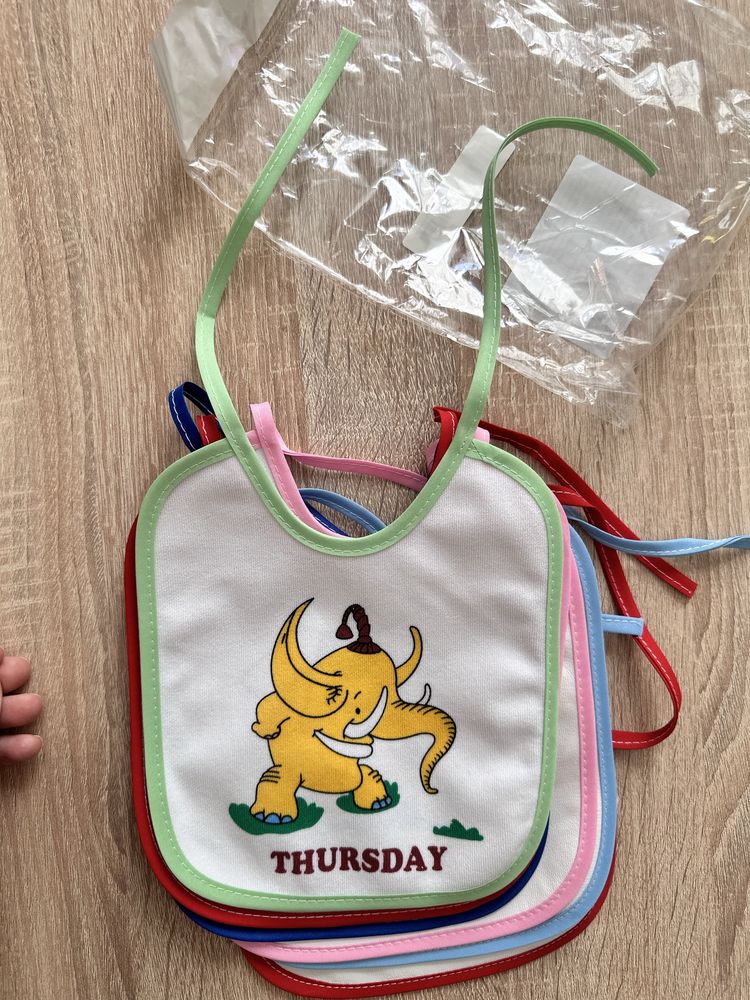 Слюнявчики для годування дитини