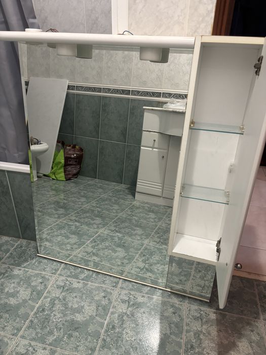 Espelho de casa de banho luz e armário
