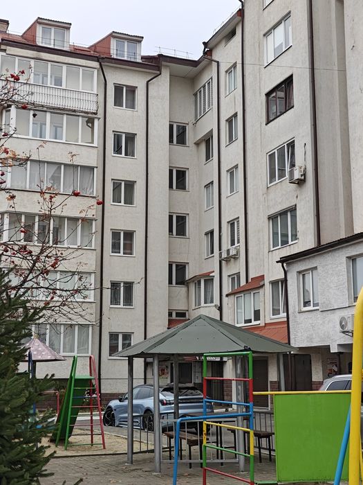 Продаж 2 кімнатна. Вул. Коновальця