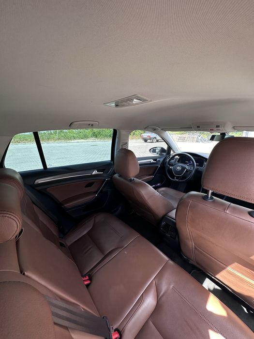 Оренда E-golf подобово або під таксі