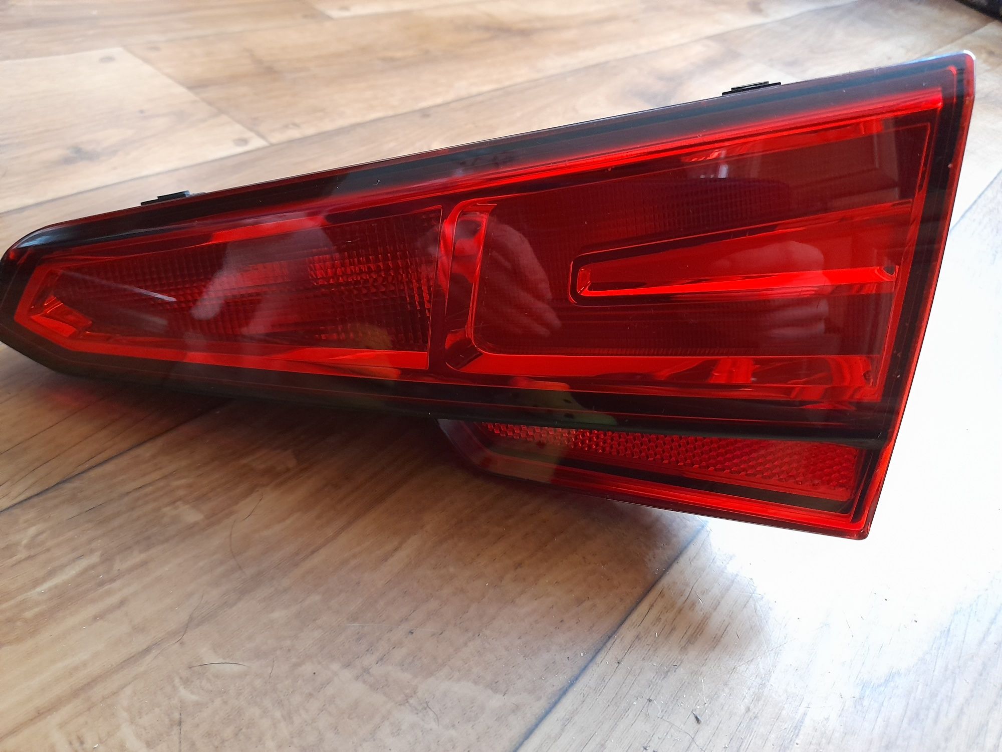 Lampa tył tylna klapę AUDI A4