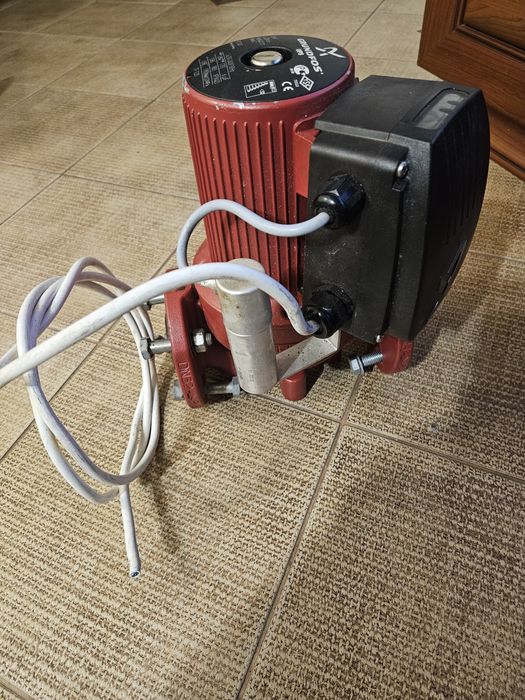 Pompa Grundfos UPS 32-60F