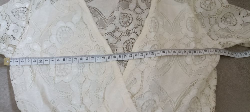 Kremowa sukienka Boho z koronką