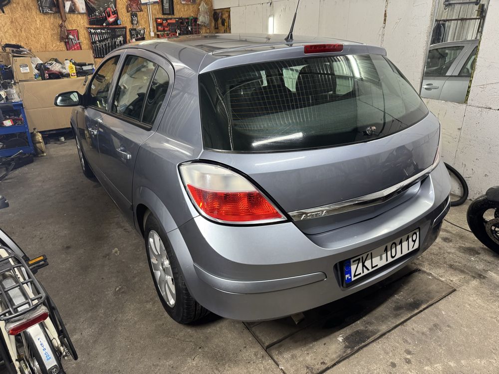 Opel astra 1.4 benz klima central alusy 5drzwi