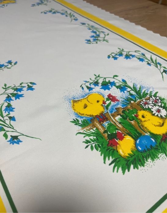 Wielkanocny bieżnik na stół 100x50 cm kurczaczki pisanki