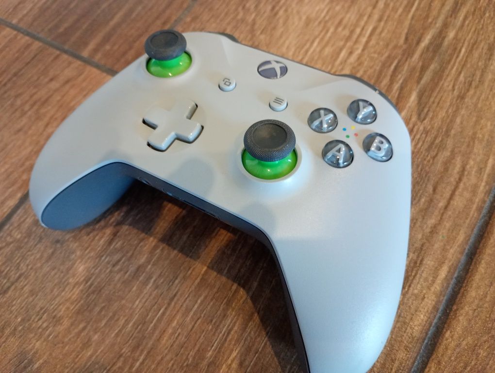 Pad Xbox one limitowany Kolor