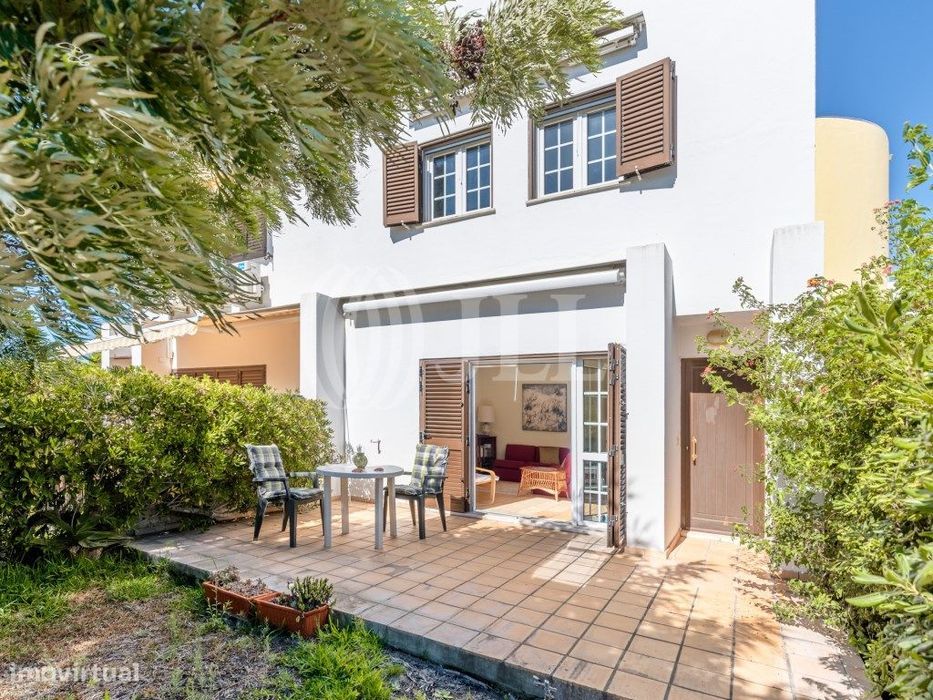 Moradia T2 com terraço em Soltroia, Troia