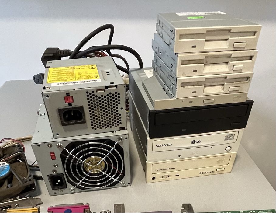 Części komputerowe retro cena za wszystkie