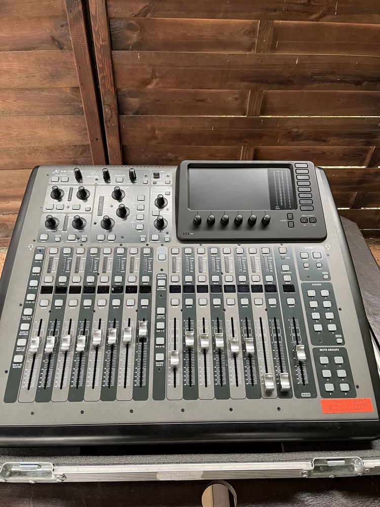 Konsola cyfrowa BEHRINGER X32 COMPACT