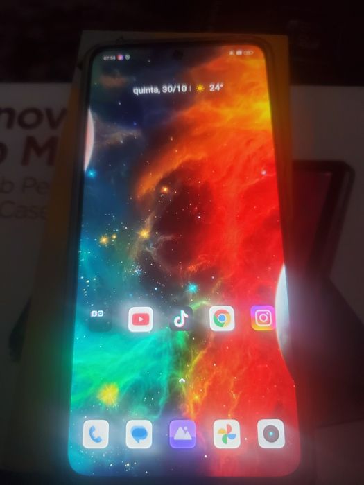 Realme 12x 5g está novo em folha