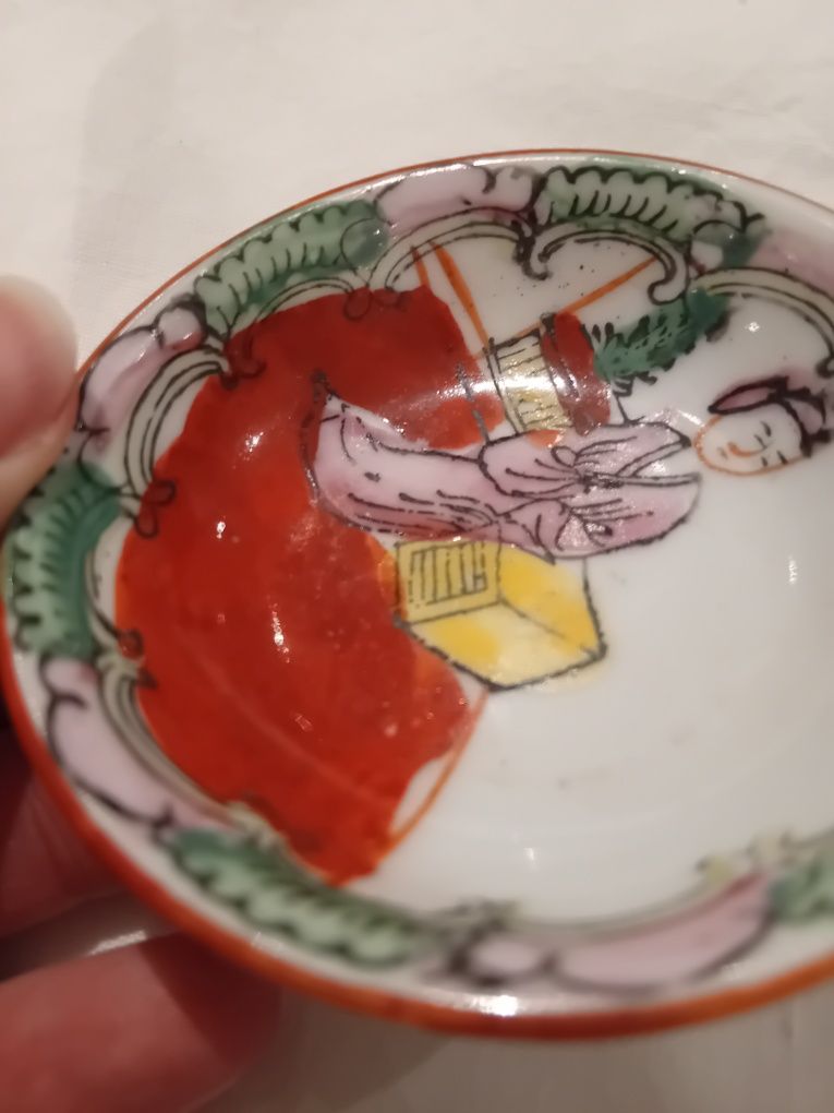 Peça decorativa com motivos japoneses