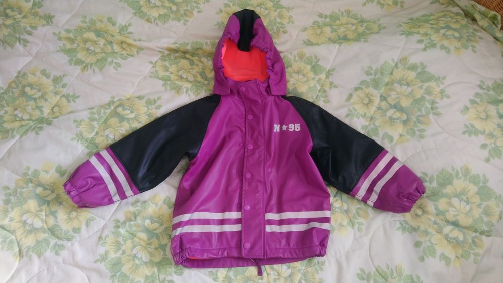 Kurtka wodoodporna przeciwdeszczowa rozmiar 104/3-4 latka