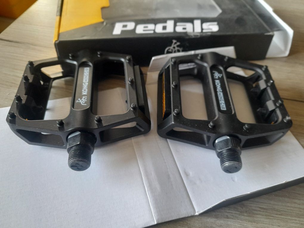 Pedały rowerowe kong ming car do mtb ko-1020 czarne aluminium odblaski