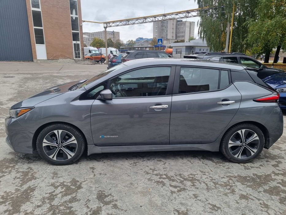 Орендна електромобіля Nissan Leaf 40kWt