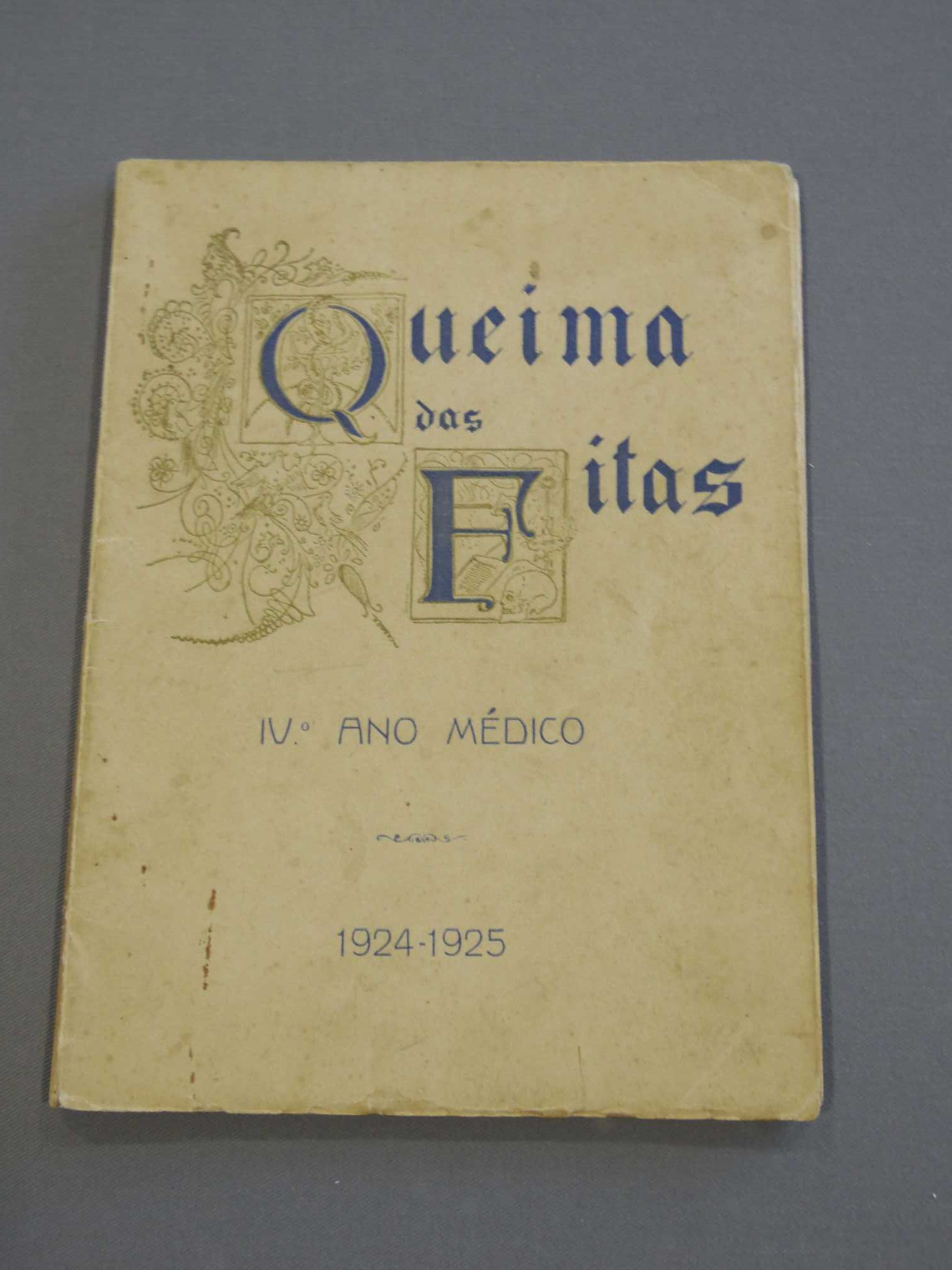 Queima das Fitas - Livro Quartanistas Medicina '1924-'1925