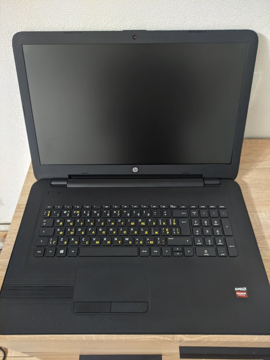 Великий ноутбук HP 17.3", AMD A8 7410 4x2.4Ghz, 12Gb DDR3, SSD 480Gb