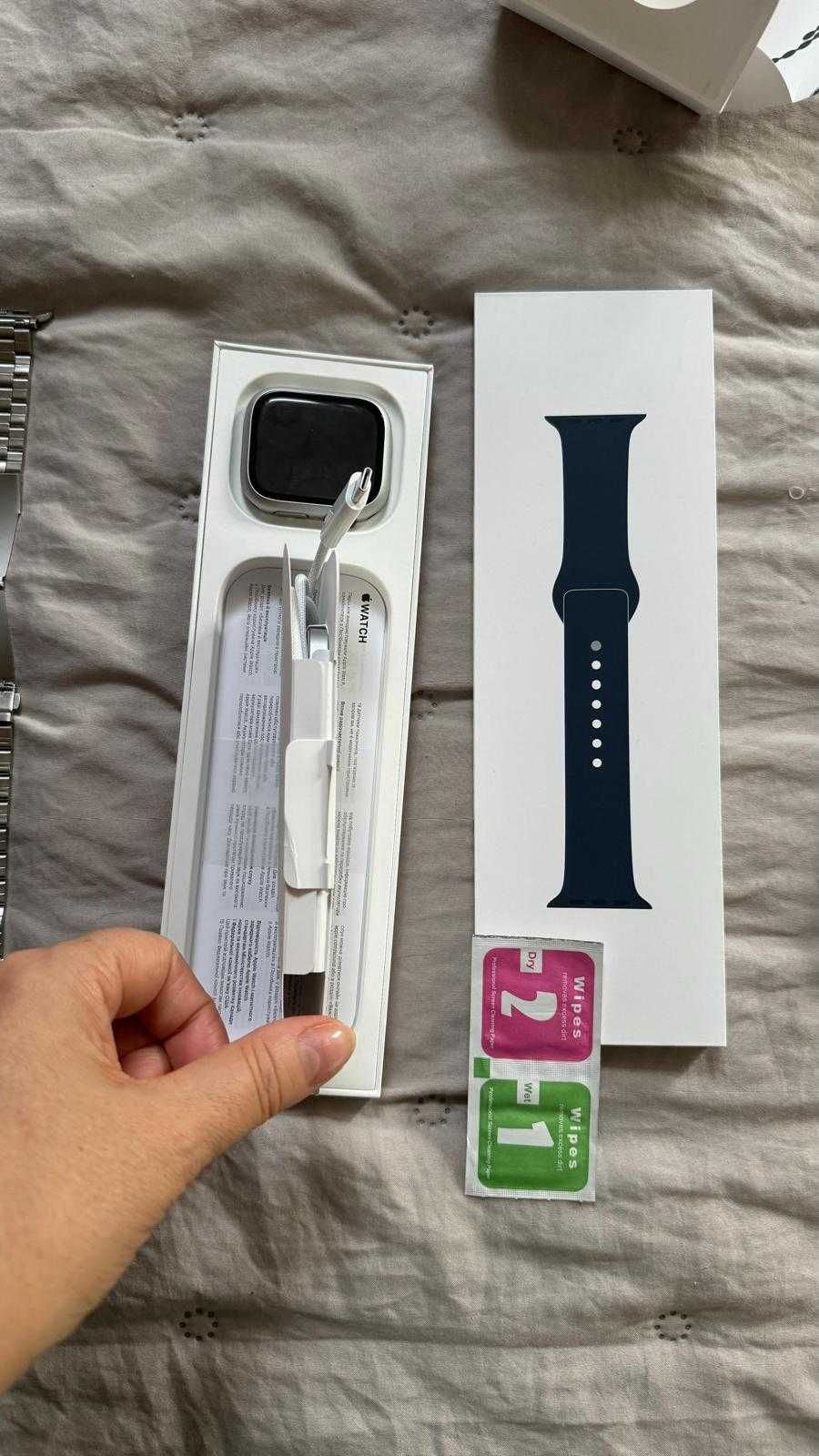 Apple Watch Series 9 GPS srebrny + gratis 2 paski