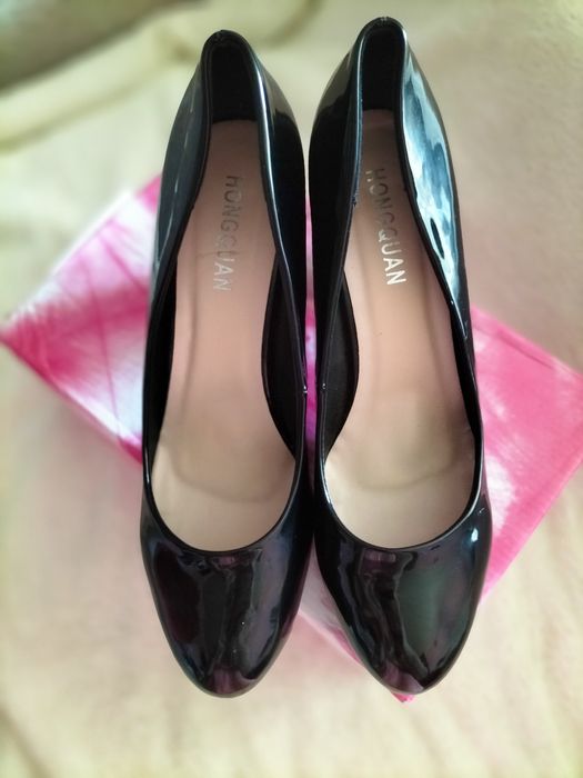 Туфлі лакові жіночі