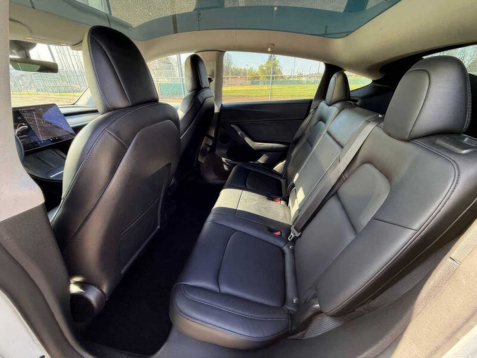 Tesla Model Y Long Range      2021