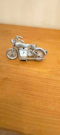 Zegarek figurka motocykl