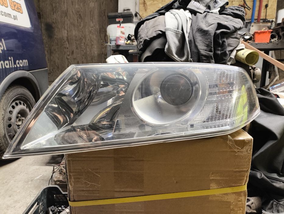 Lampa lewa octavia 2 soczewka