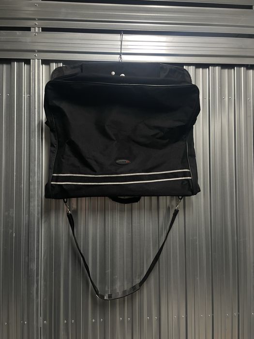 Czarna torba na garnitur pokrowiec podróżna na koszulę składana