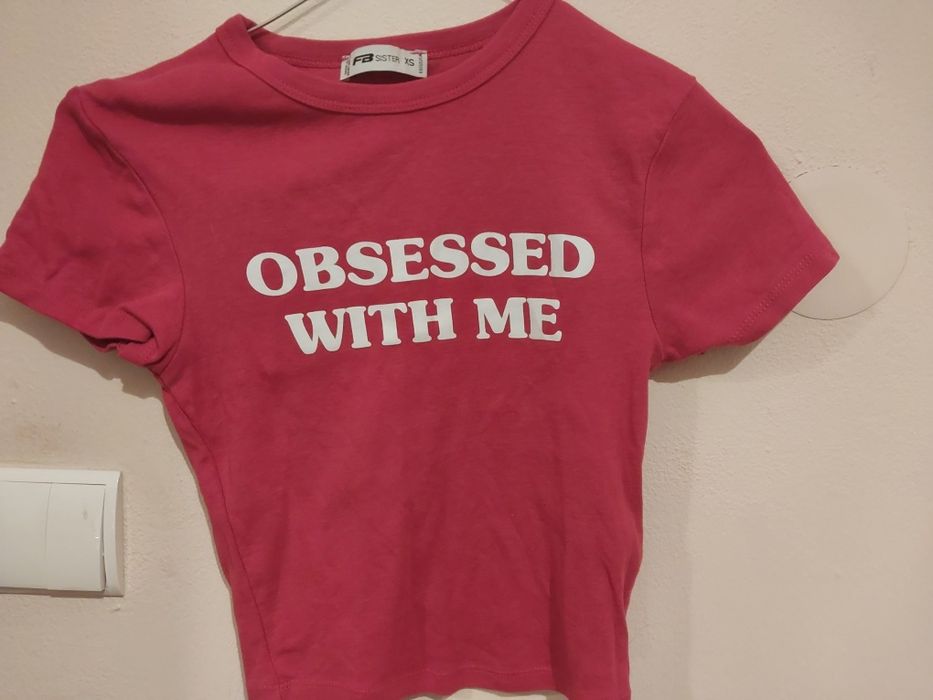 Czerwony crop top z krótkim rękawem firmy New Yorker