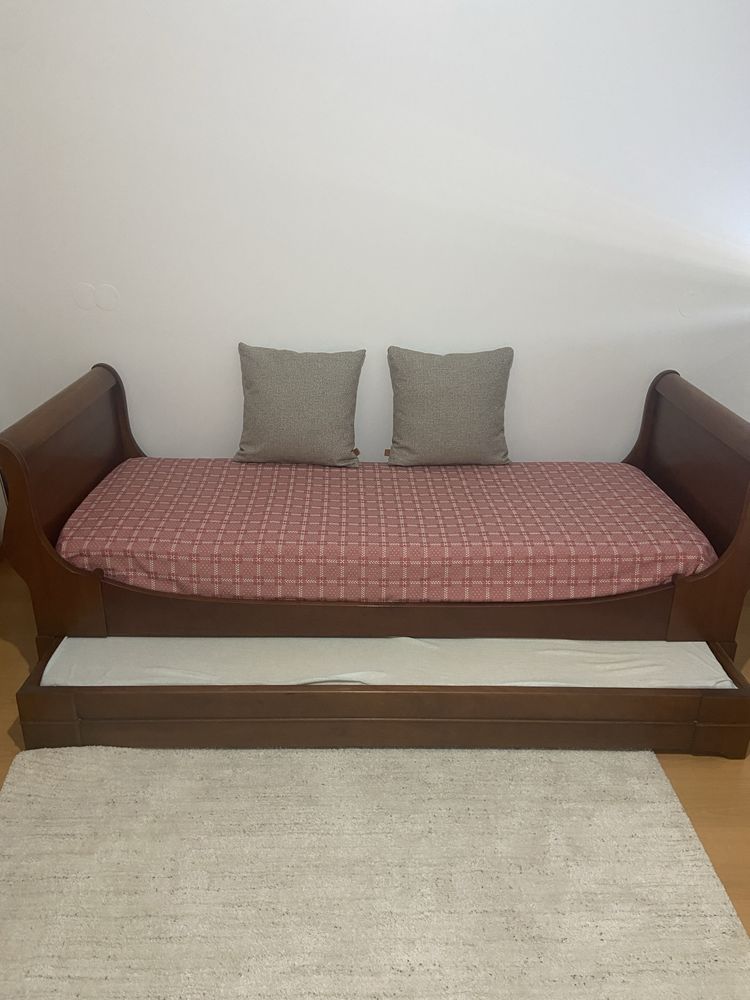Cama de solteiro extensível com 2 colchões