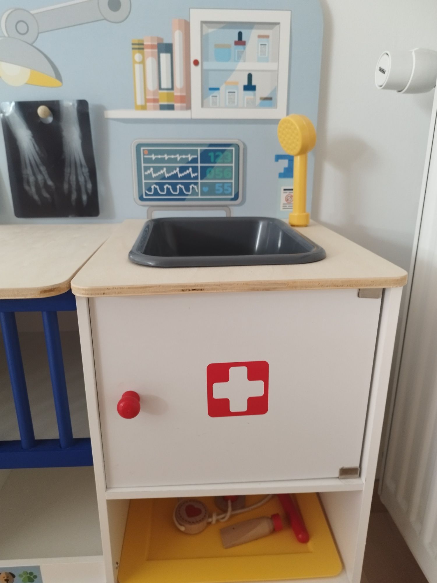 Playtive przychodnia lecznica weterynaryjna drewniana dla dzieci