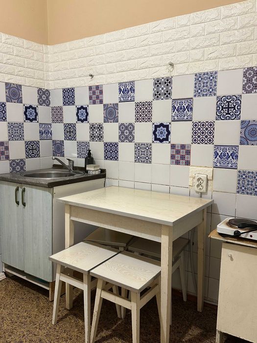 Будиночок у сосновому лісі біля Києва з мангалом і альтанкою