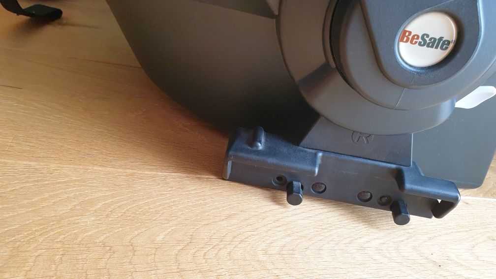 2 foteliki z adapterami Fotelik be safe xLander 0 13 miesiecy