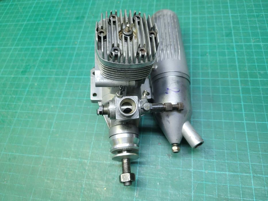 Silnik modelarski ASP 10 cm3 z tłumikiem