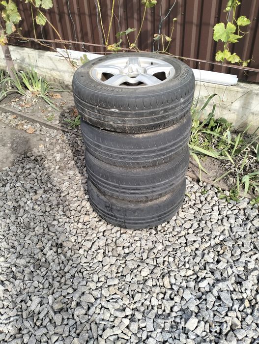 Продам резину на литых дисках Меган 3