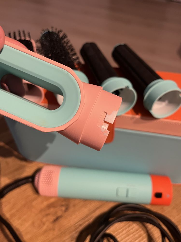 Suszarka do włosów a la Dyson Airwrap z końcówkami
