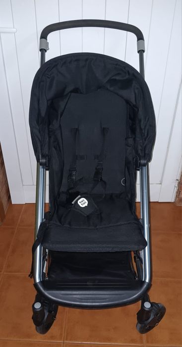 Carrinho bebé azul em bom estado