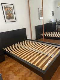 Cama casal Ikea MALM preta (140x200) com estrado LUROY