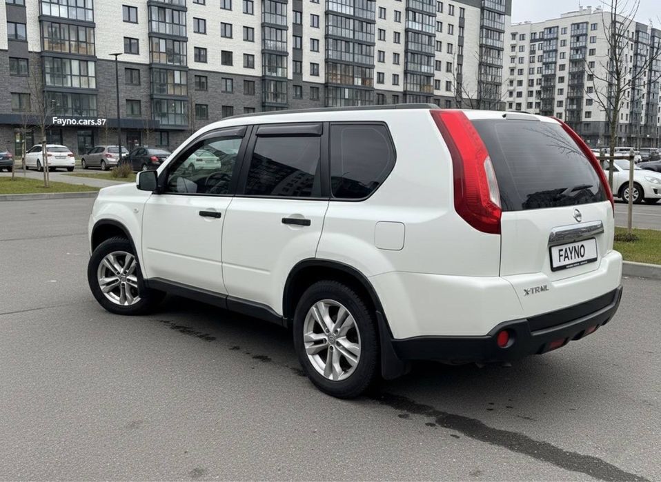 Nissan X-Trail 2013 2.0 мех -6 Бензин офиц.