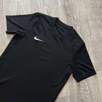 Спортивная фубтолка для спорта Nike dri-fit swoosh