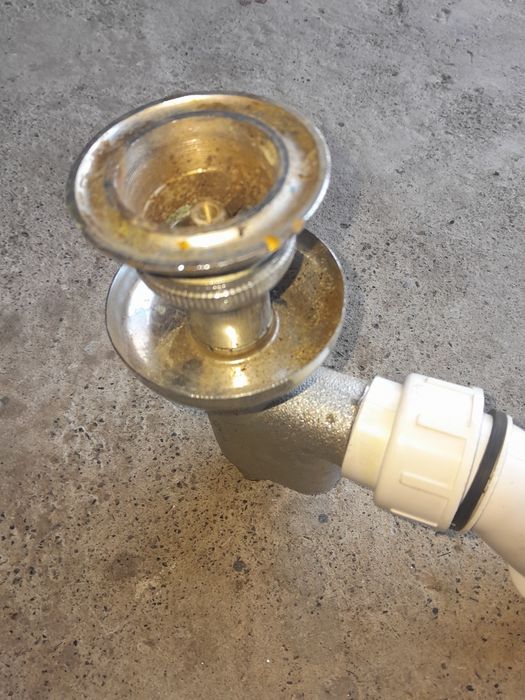 Сифон от раковины или ванны