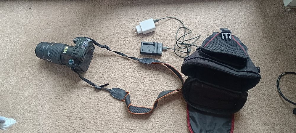 Zestaw aparat + obiektyw – Sony Alpha A33 + Sigma 70-300mm