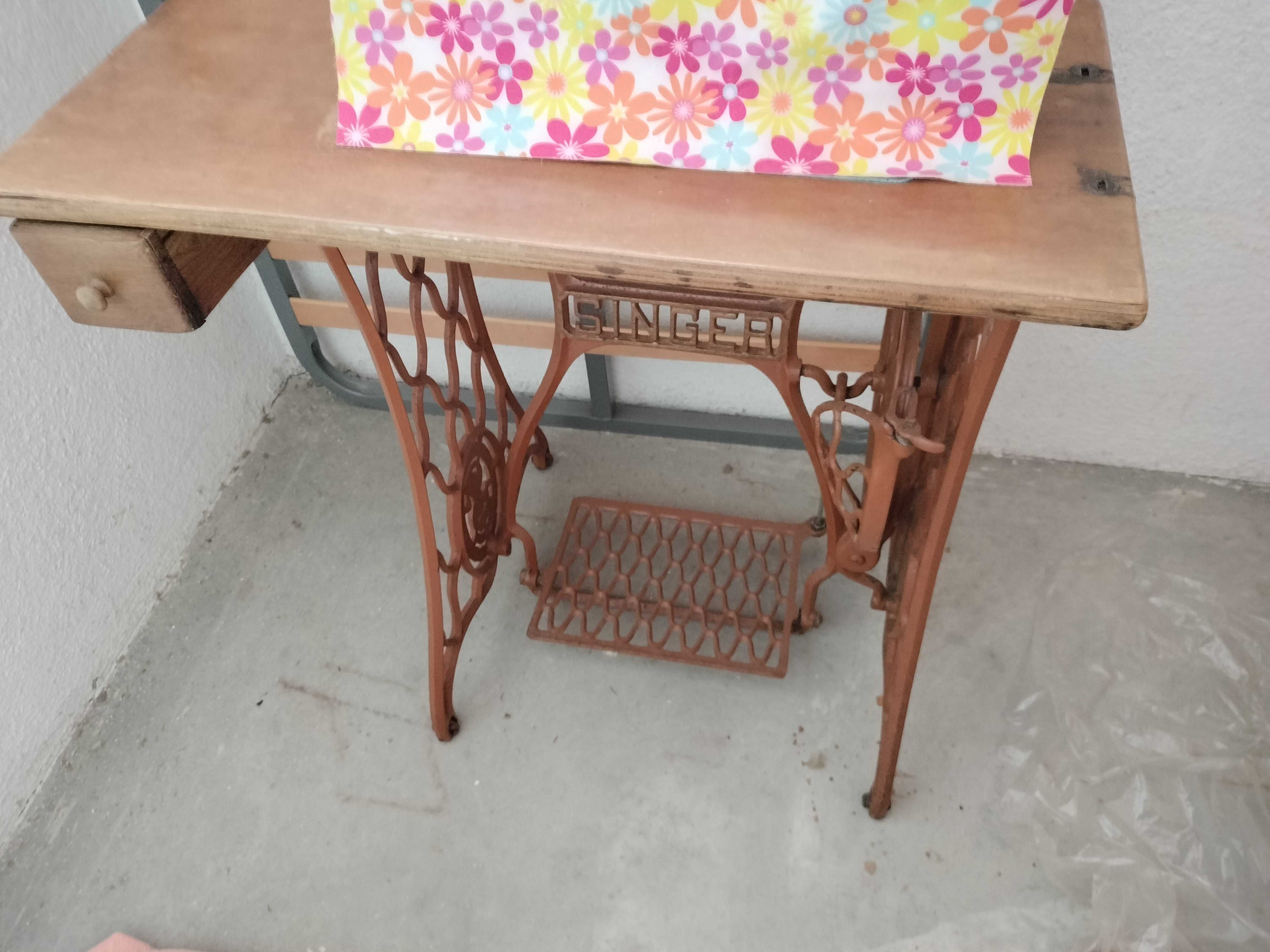 Mesa de máquina de costura Singer