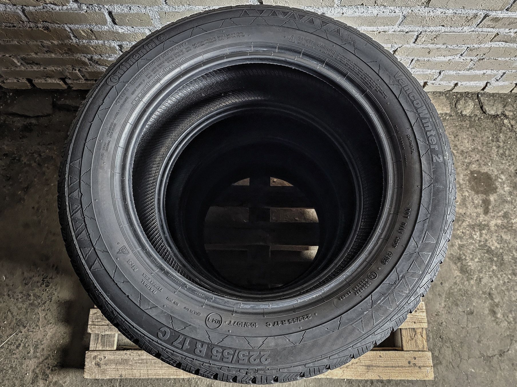Зимові 225/55R17C Continental | 7.5mm | 2022 | Slovakia | Преміум шини