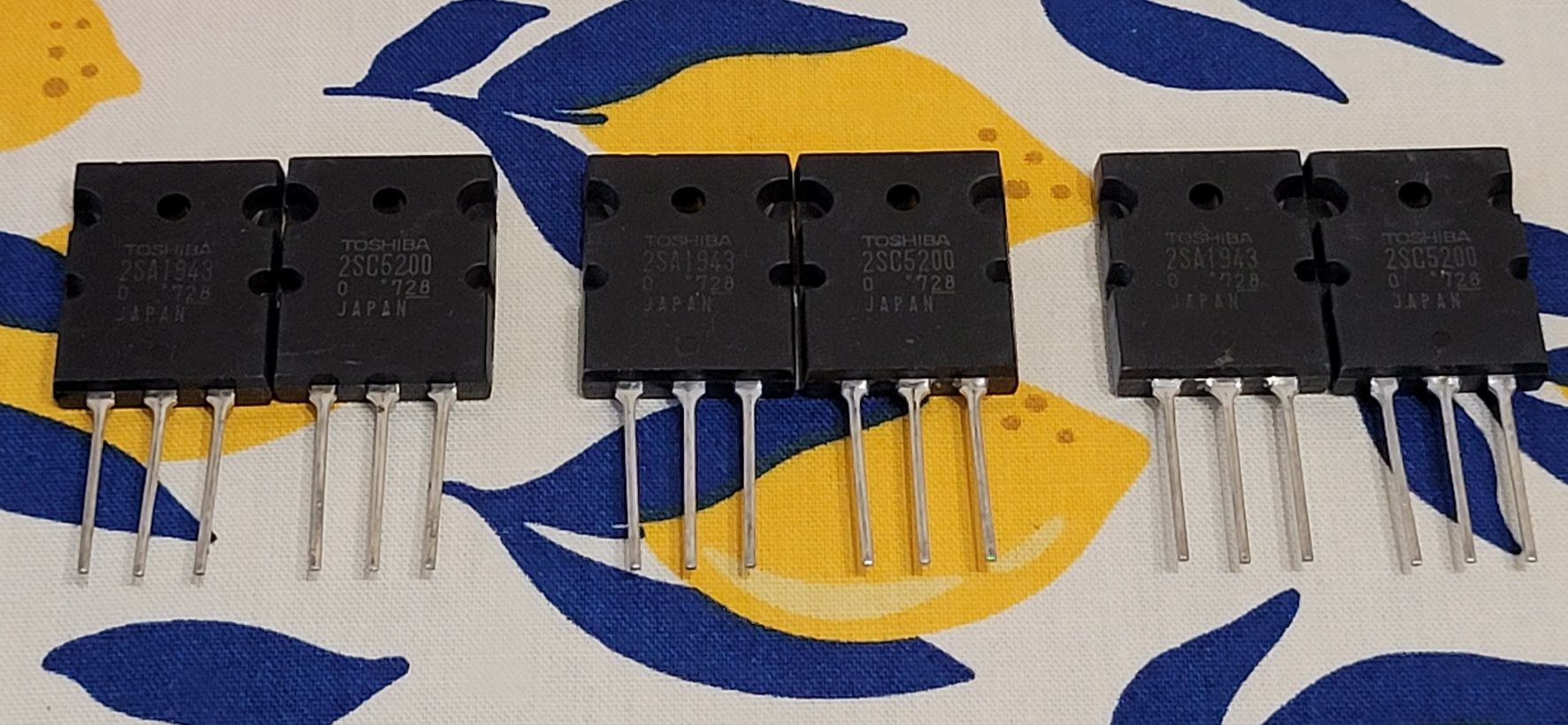 Tranzystory TOSHIBA 2SA1943/2SC5200 i inne elementy elektroniczne