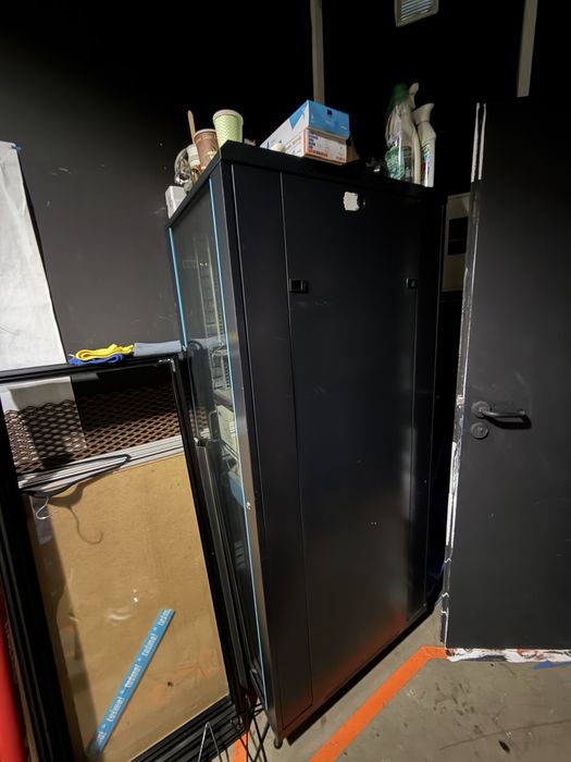 Duża szafa rack serwerowa