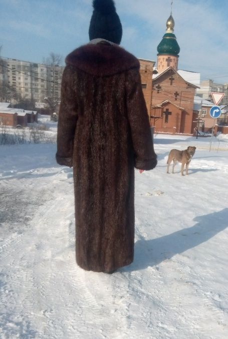 Шуба з нутрії довга, комір песець. Шуба з нутрии из песцовым воротнико