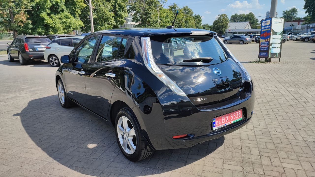 Продам Nissan Leaf